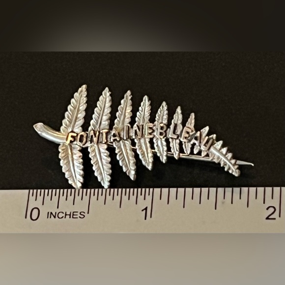 FONTAINEBLEAU town in Paris France Antique Souvenir Silver Tone Fern Leaf Pin - Picture 2 of 8